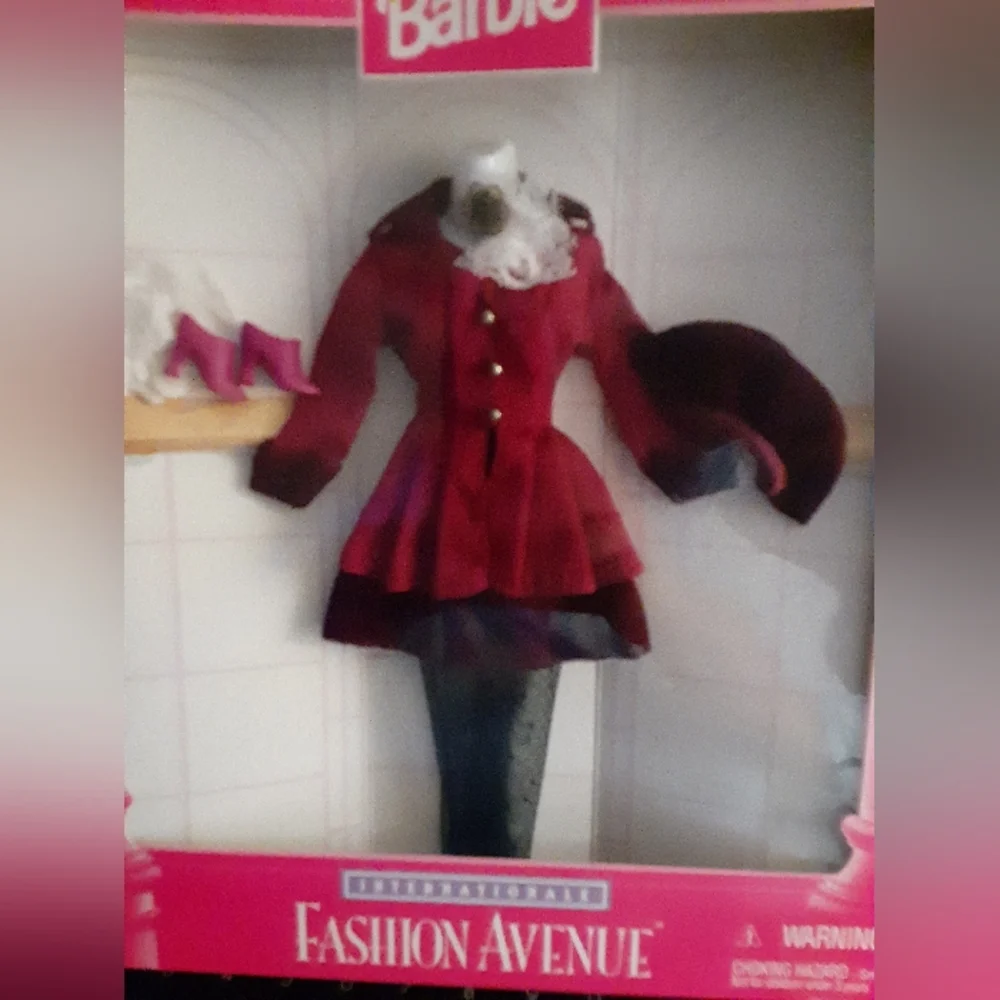 Barbie Fashion Avenue International  1996 ~ Fall ~ NRFB - Picture 3 of 4